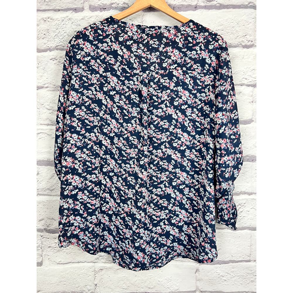 TORRID Women's 1X (1) Navy Blue Floral Boho Cottage‎ Folk Roll Tab Chiffon Top - Picture 3 of 8